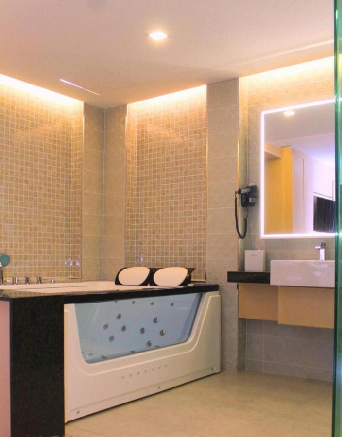 Geobay Hotel Johor Bahru Esterno foto