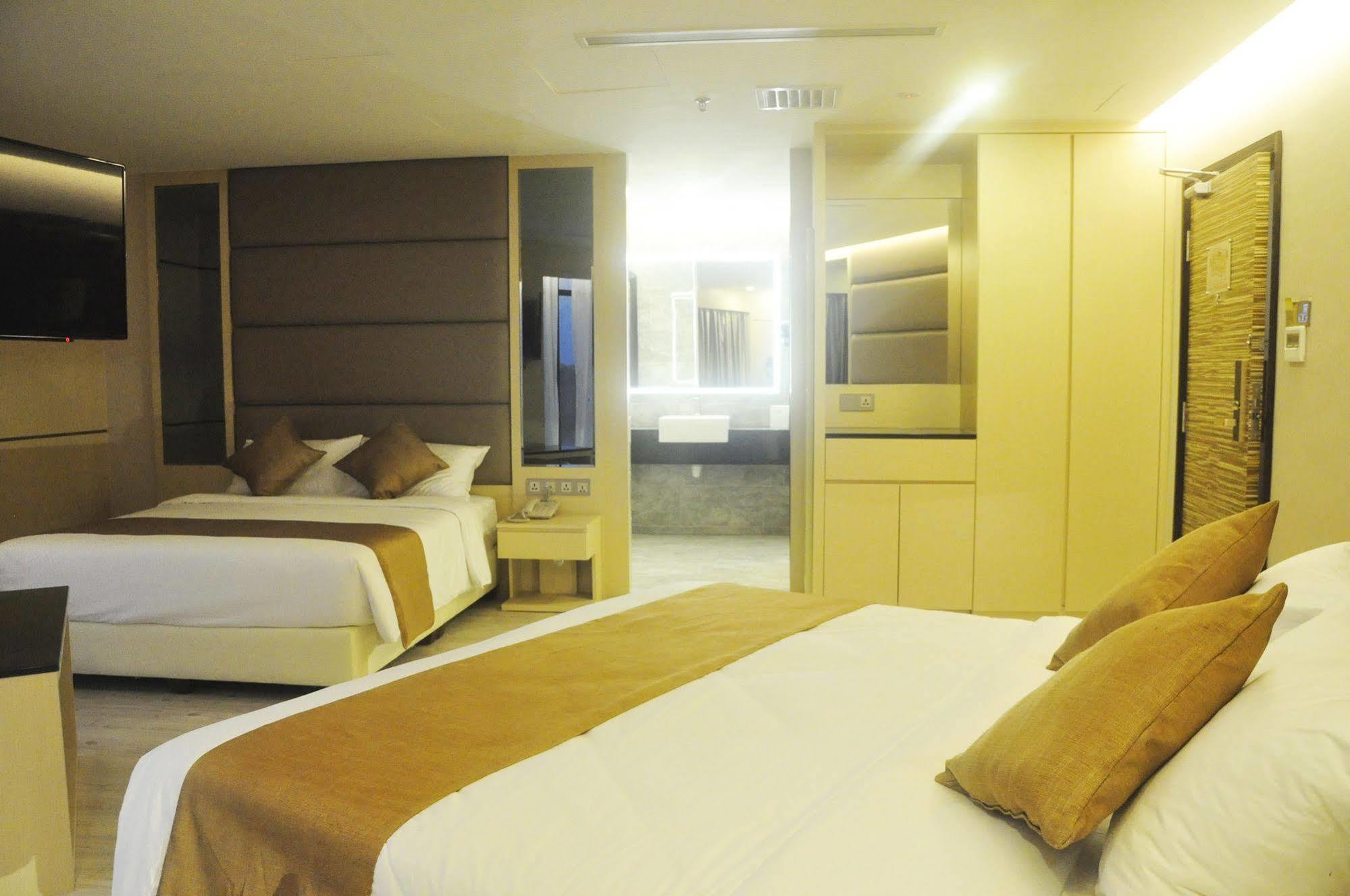 Geobay Hotel Johor Bahru Esterno foto